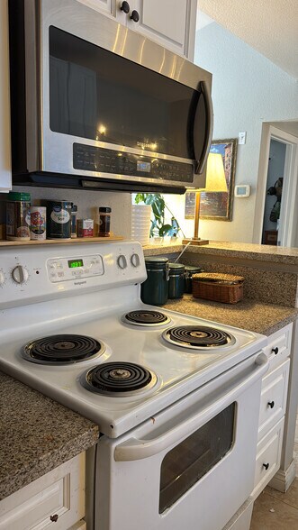 Building Photo - 5111 S Lindell Rd