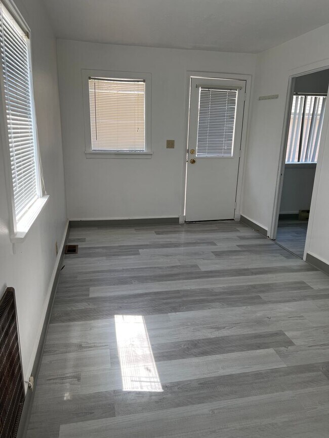 Building Photo - 1120-1130 NE Shaw Street