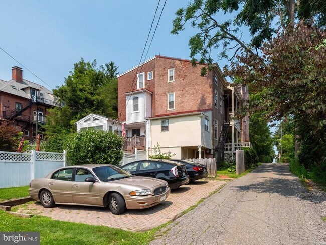 Building Photo - 318 N Matlack St
