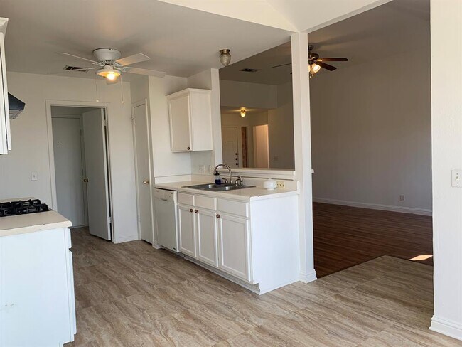Building Photo - 210 Evergreen Cir