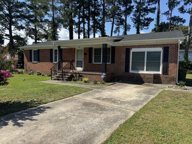 Building Photo - 105 Fort Dr