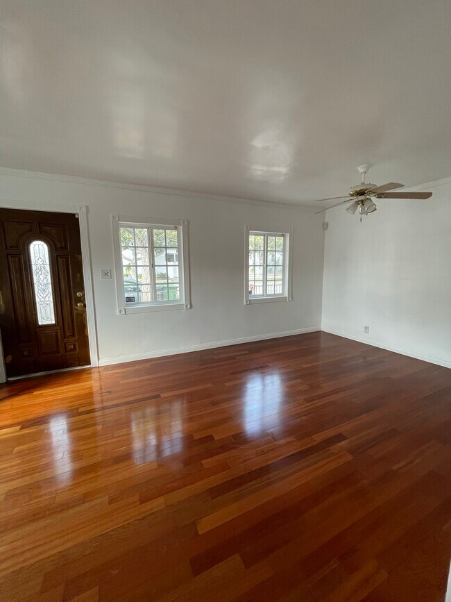 Building Photo - 11116 Matteson Ave