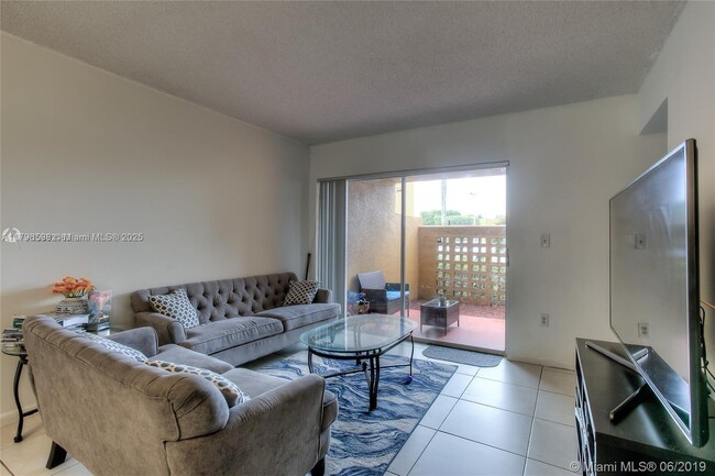 Building Photo - 9711 Fontainebleau Blvd