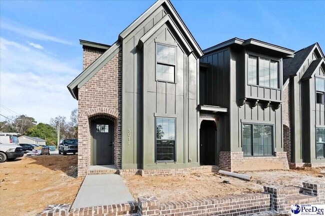 Building Photo - 501 W Cheves St