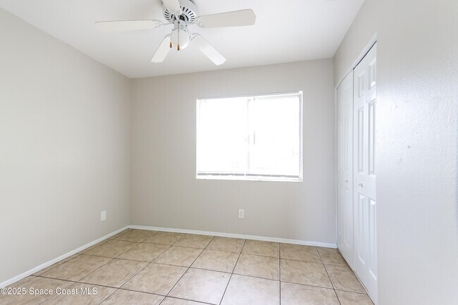 Building Photo - 2049 SE Talwood Ln