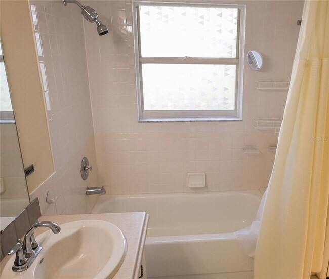 Building Photo - 1695 Hamilton Ct