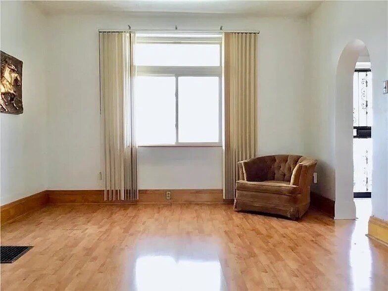 Building Photo - 3145 Brackenridge St