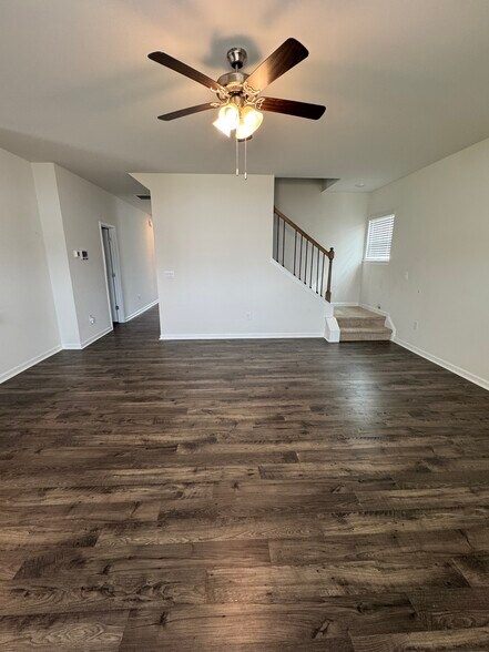 Family room - 406 Blue Aspen Dr