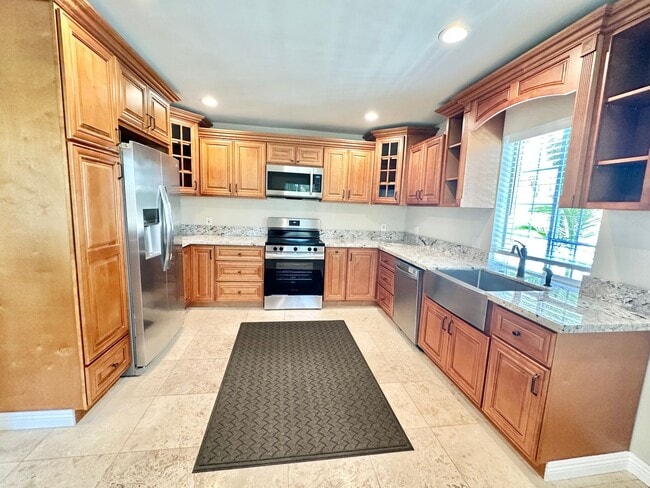 Building Photo - Stunning Top to Bottom, Inside & Out Remodel Job on this Rental Home, Minutes to Fallbrook or Bon...