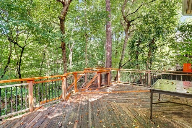 Building Photo - 510 Jacaranda Ct