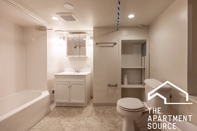 Building Photo - 3605 N Damen Ave