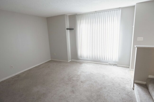 Building Photo - 3403 Robin Ave SW