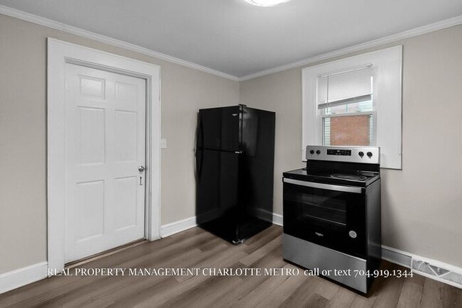 Building Photo - Charming Downtown Albemarle Cottage with Timeless Appeal