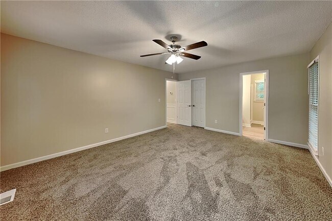 Building Photo - 328 Abbington Ln