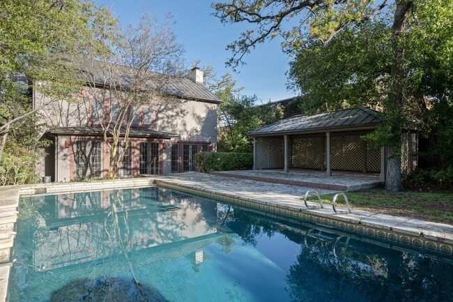 Building Photo - 1301 Kent Ln