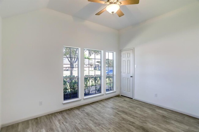 Building Photo - 26815 Lakeridge Park Ln