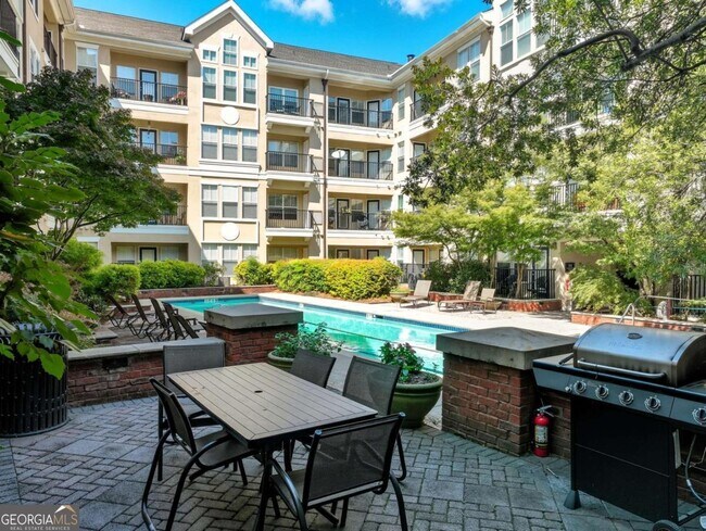 Building Photo - 1850 Cotillion Dr