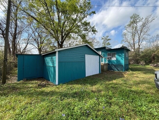 Building Photo - 250 Richard St