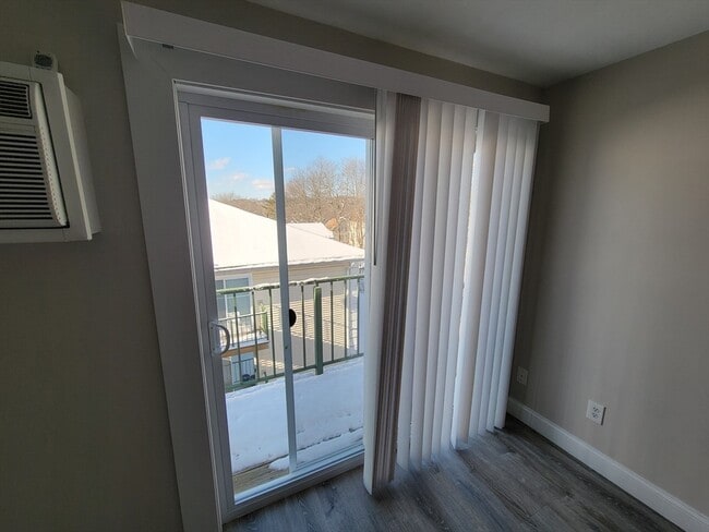 Building Photo - 46 Edgeworth St