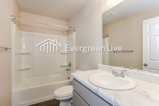 Building Photo - 12 Spg Rdg Ln