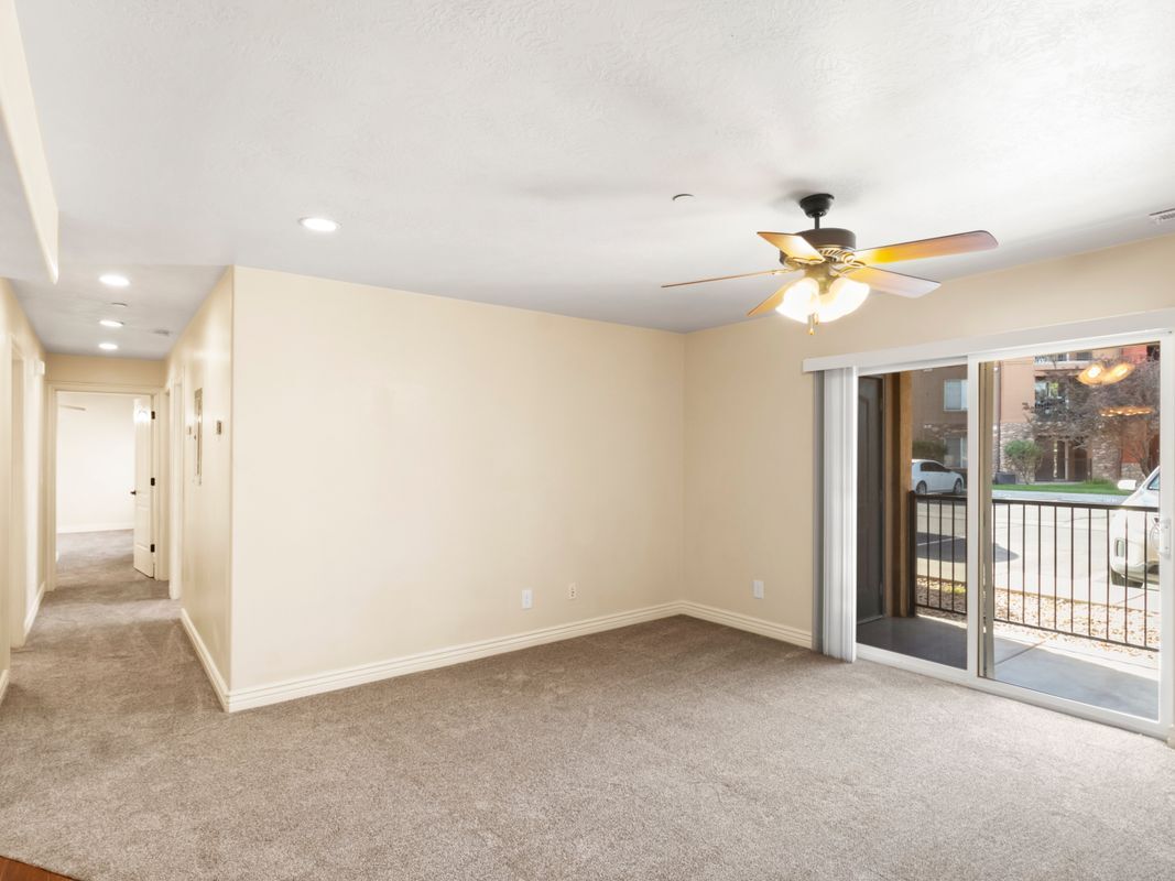 Building Photo - 986 W 270 S