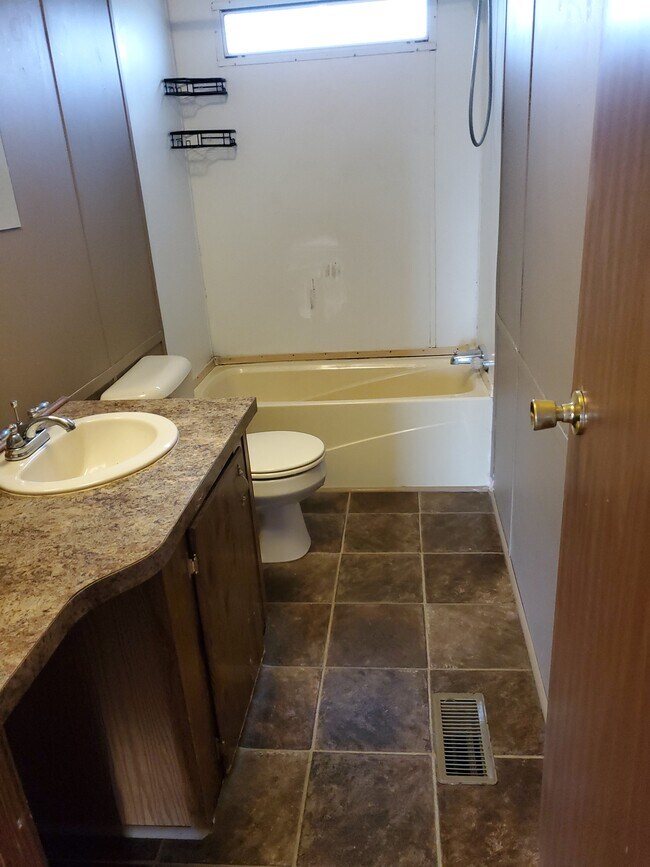 Building Photo - 4823 Drake Rd