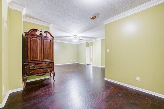 Building Photo - 815 Pointe Loma Dr