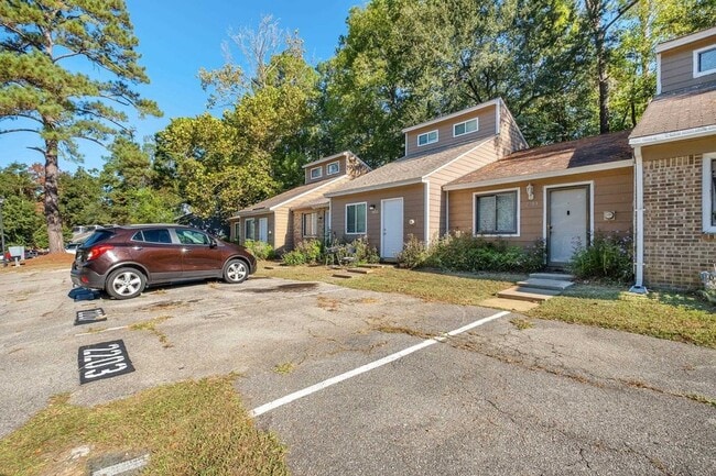 Building Photo - 2203 Sandpiper St