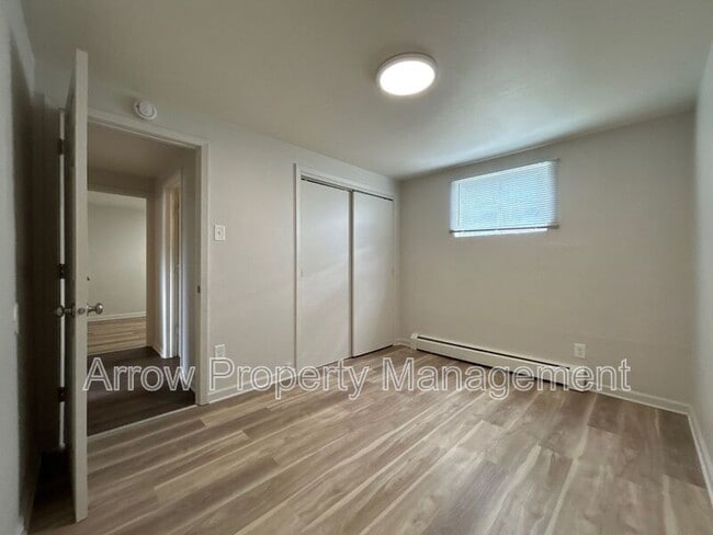 Building Photo - 609 W 14th St