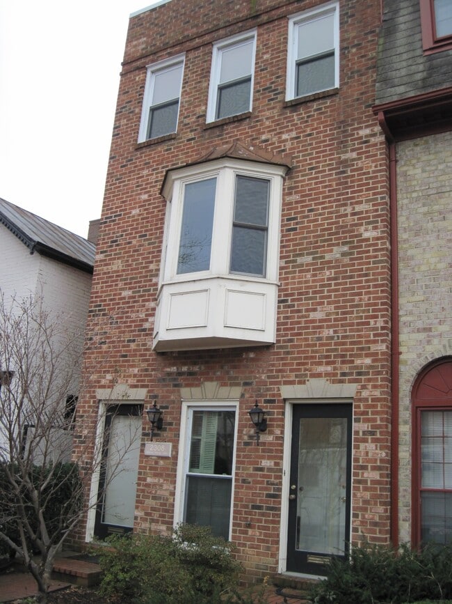 Building Photo - 2308 L St NW