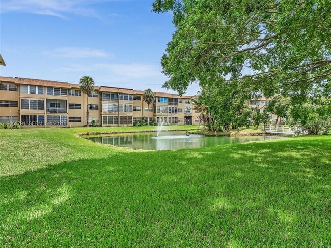 Building Photo - 5001 W Oakland Park Blvd