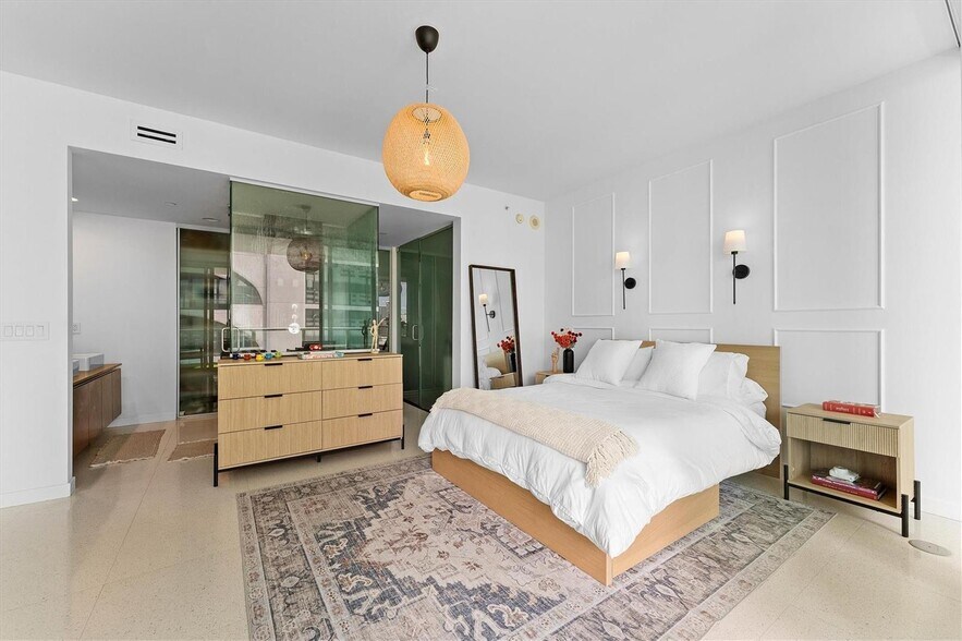 Building Photo - 1040 Biscayne Blvd