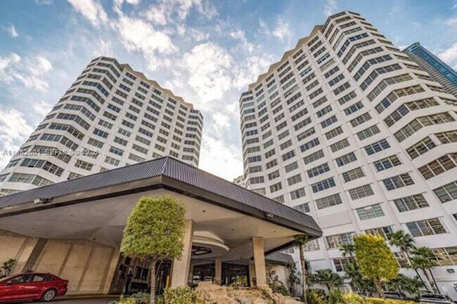 Building Photo - 801 Brickell Bay Dr