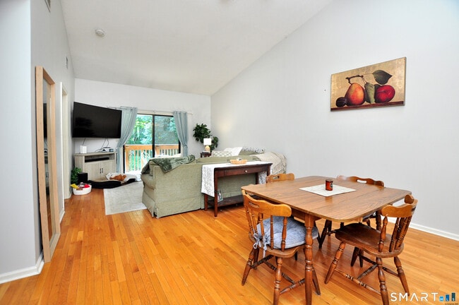 Building Photo - 30 Simsbury Landing