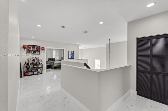 Building Photo - 1147 NE 37th Pl