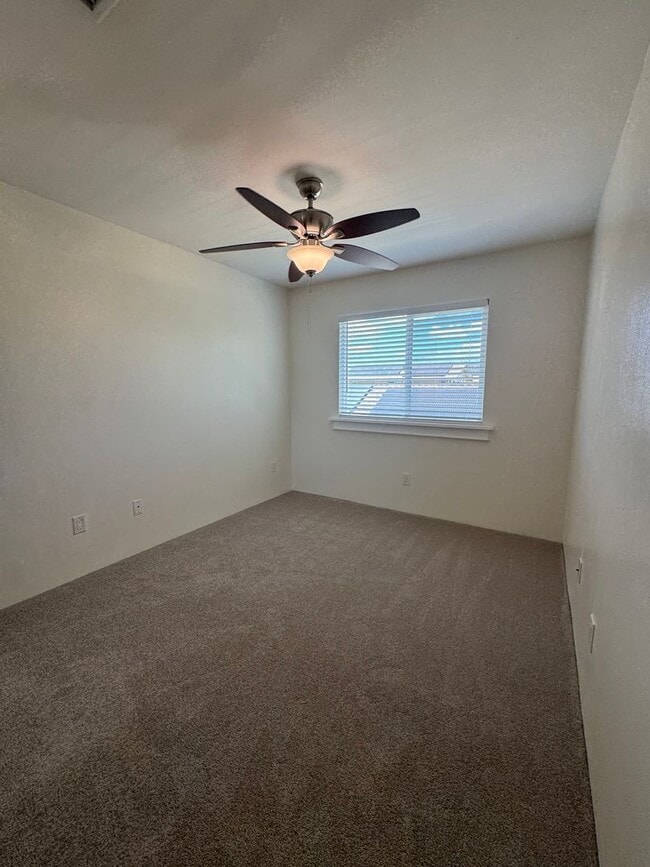 Building Photo - Stunning  3-Bedroom/2.5-Bath - $4000.00 Lo...