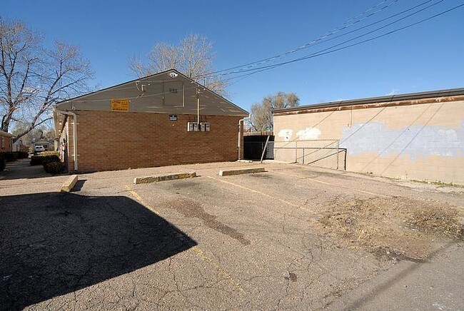 Building Photo - 1426 Clinton St