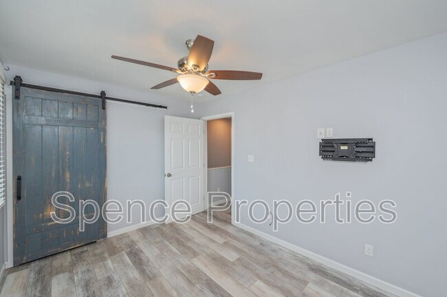 Building Photo - 710 Legion Dr
