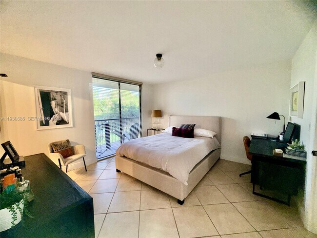 Building Photo - 8065 SW 107th Ave