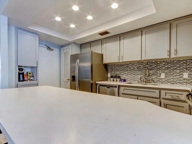Building Photo - LONG TERM - FULLY FURNISHED 2/2 Open water...
