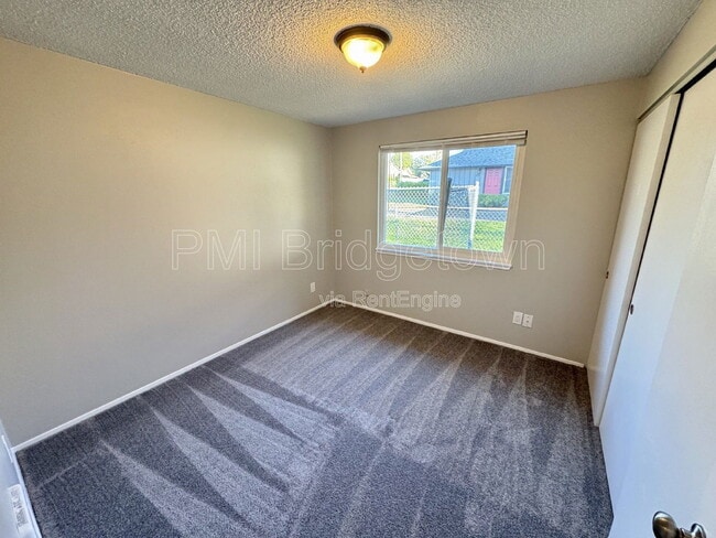 Building Photo - 3690 NE 8th St