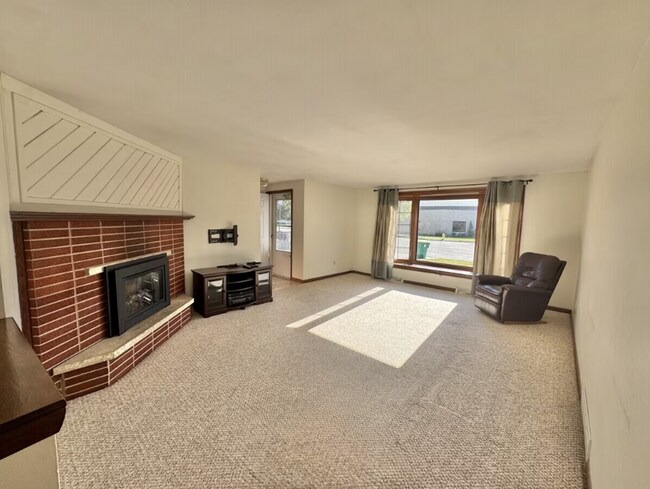 Building Photo - 1798 Chateau Dr