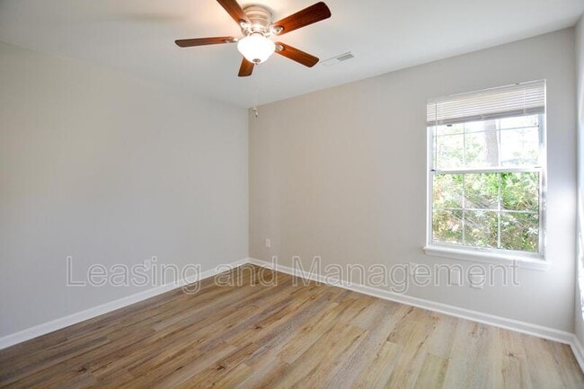 Building Photo - 801 Alwyn Blvd