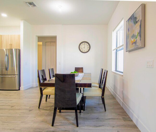 Building Photo - 15245 Brainbridge Cir