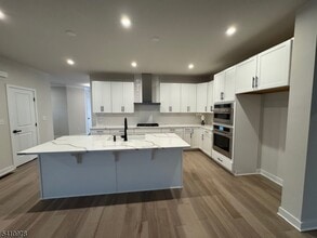 Building Photo - 61 Willow Ln