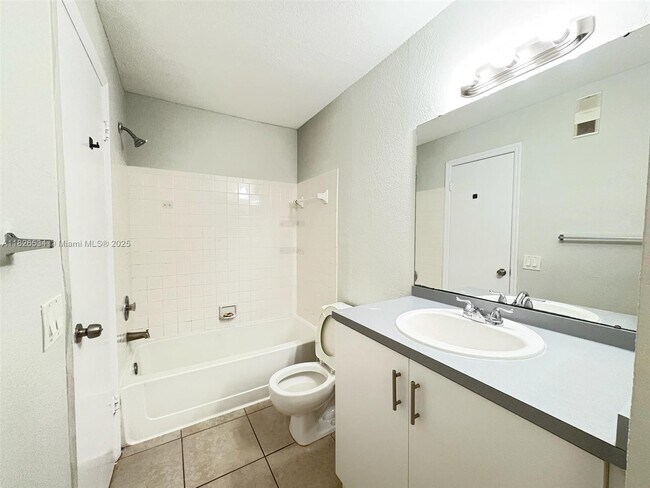 Building Photo - 3480 Pinewalk Dr N