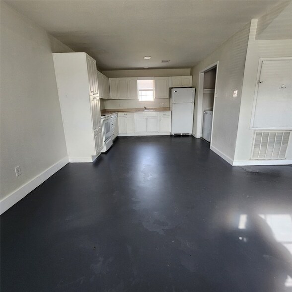 Building Photo - 4710 Pelican