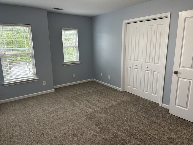 Building Photo - 250 Summer Hill Way