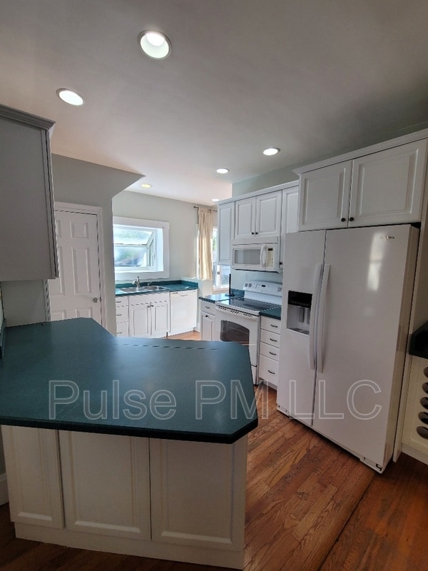 Building Photo - 2222 Oakland Ave