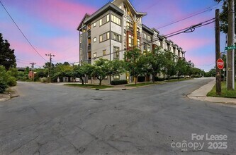 Building Photo - 514 W 10th St